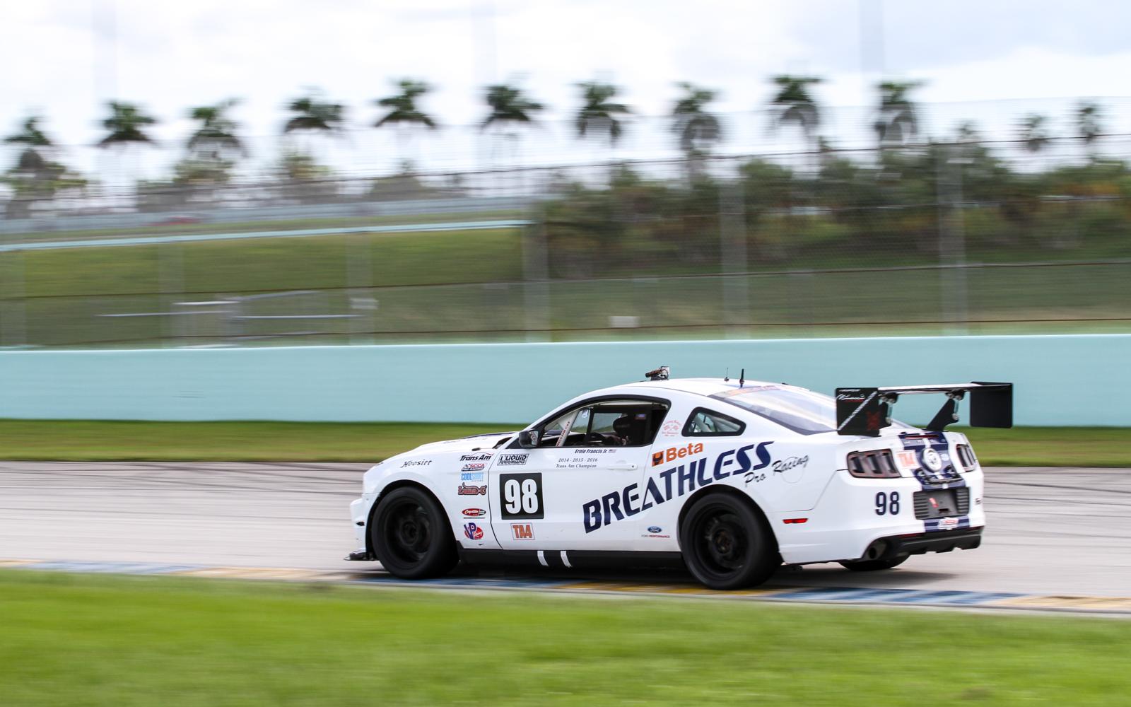 Ernie Francis, Jr., signs with Buoniconti Group