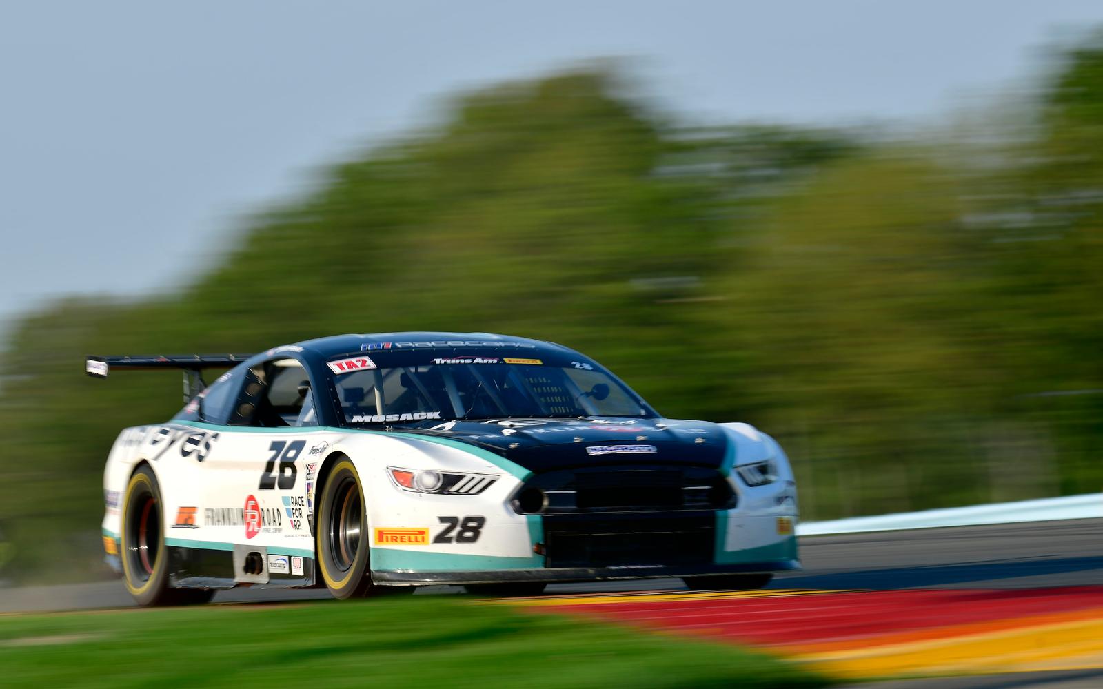 TeamSLR Takes Championship Hunt to VIR